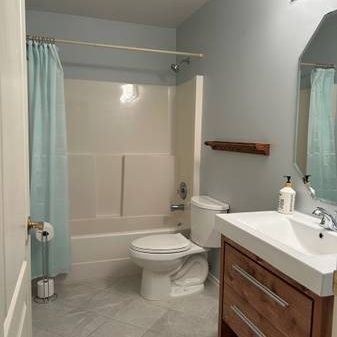 $2,100 (heat & hydro included) 2 bed + 1 bath Lower Suite - Photo 4