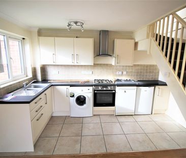 Guinevere Road, Ifield West - Photo 4