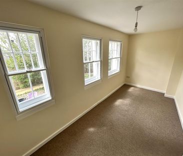 London Road, Chippenham, SN15 - Photo 2