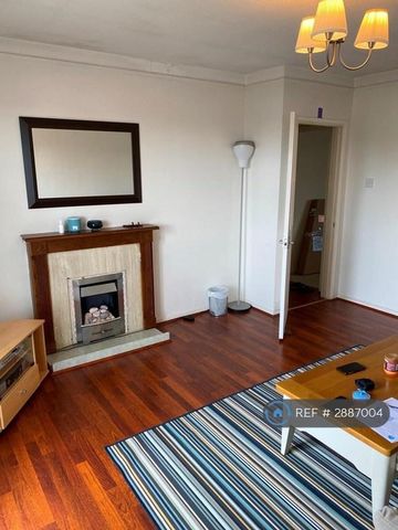 3 bedroom flat to rent - Photo 3