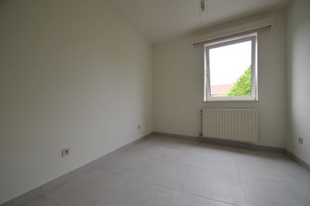 Gerenoveerd ruim appartement in Centrum v Bilzen met 3 slpk., terras en afgesloten inpandige garage. - Foto 3