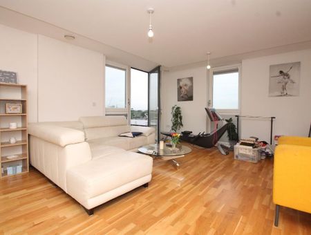 Apartment , Vale Court, Ealing Road, Brentford - Photo 2