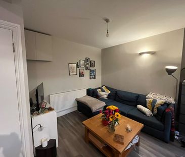 1 Bed Flat, Balham High Road, SW17 - Photo 1