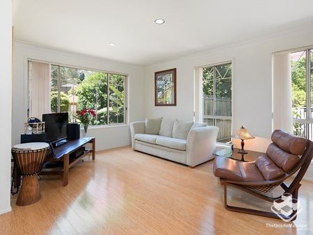 Luxurious life style with pool and views - Photo 2