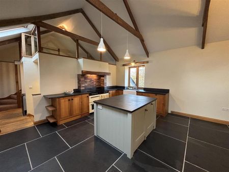 4 bedroom detached house to rent - Photo 2