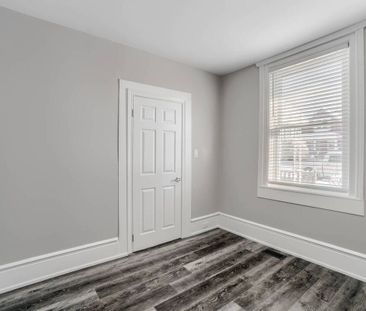 For Lease - 44 Sanford Street, Barrie, Ontario - Photo 4