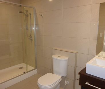 Modern 2-bedroom and 2-ensuite Apartment - Photo 2