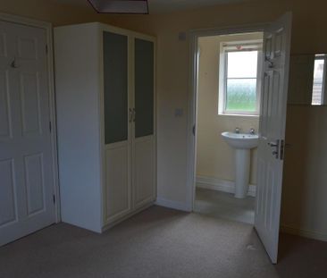 3 bedroom end of terrace house to rent - Photo 6