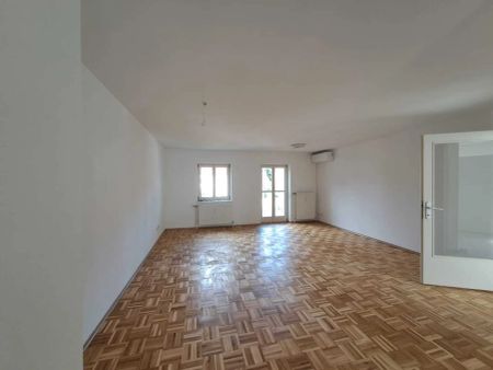 Bestlage-nahe Stadtzentrum, sanierte 2 ZI & Klimaanlage mit großem Balkon, Carport - Photo 2