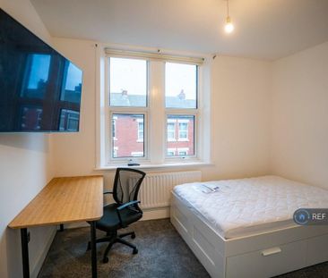 1 bedroom in a flat share to rent - Photo 4
