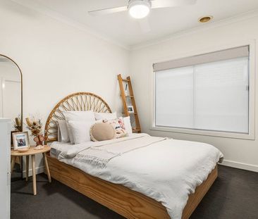 Neat As A Pin And So Convenient - Photo 3