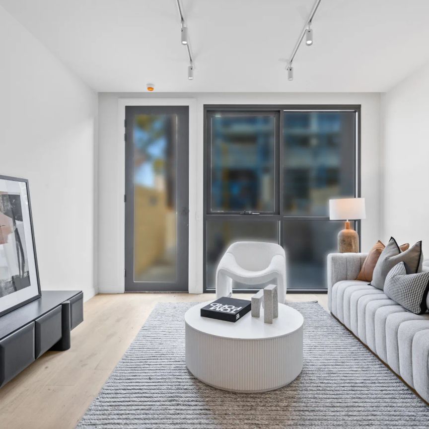 Luxurious living in a prestigious Hotham Hill location - Photo 1