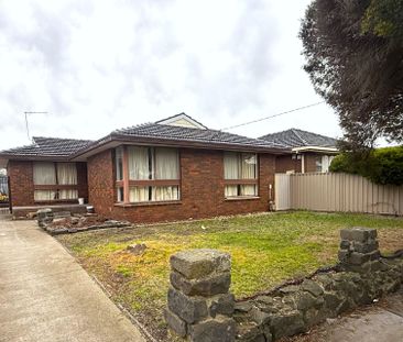Charming and Spacious Home! - Photo 6