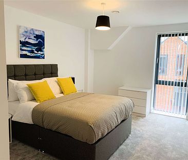 Fully Furnished One Double Bedroom Apartment with an Allocated Parking Space in the popular Jewellery Quarter. - Photo 2