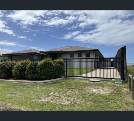 12 Lancaster Way, Ooralea, Qld 4740 - Photo 2