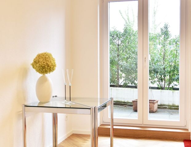 Traumhaft Wohnen - mit direktem Rheinblick und Balkon - Photo 1