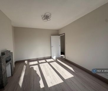 4 bedroom detached house to rent - Photo 4