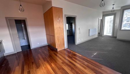 2BR Apartment In Newtown - Photo 3