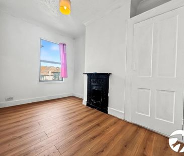2 bedroom end of terrace house to rent - Photo 3