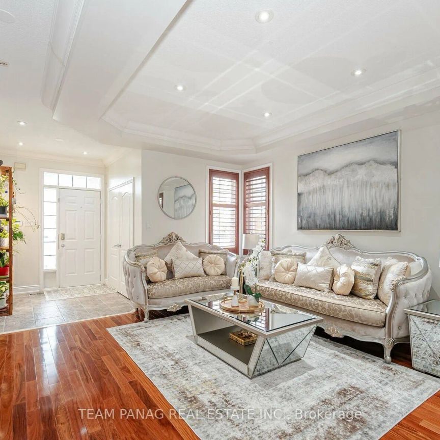 7 Sorbonne Drive #UPPER - Photo 1