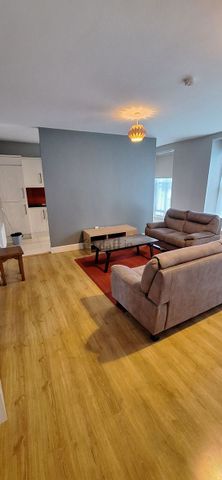 Apartment to rent in Cork, St Patrick's Hill - Photo 5