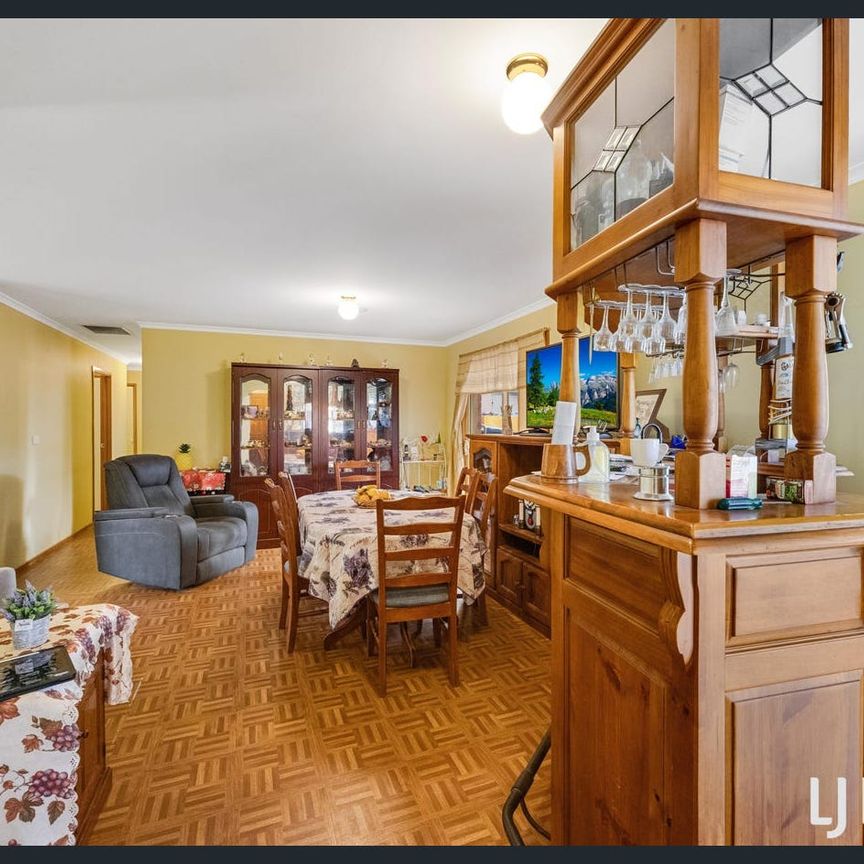 Family Comfort and Investment Opportunity - Spacious 654SQM Block for Rent! - Photo 1