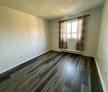 5 Banner Rd, Briar Green - Leslie Park, Ottawa, ON - Photo 4