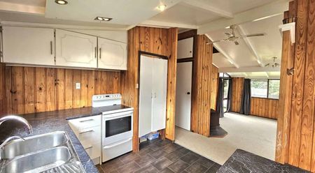 Westown - 3+ Bedrooms - Photo 3