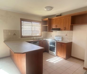 Neat Three Bedroom Unit - Photo 4