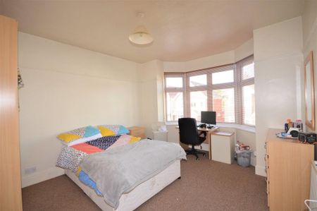 4 bedroom detached house to rent - Photo 4