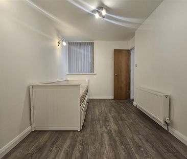 8c Lesley Heights, Glassillan Grove, Greenisland, - Photo 5