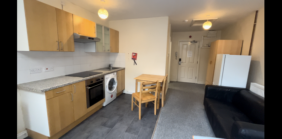 Studio to rent - Photo 2