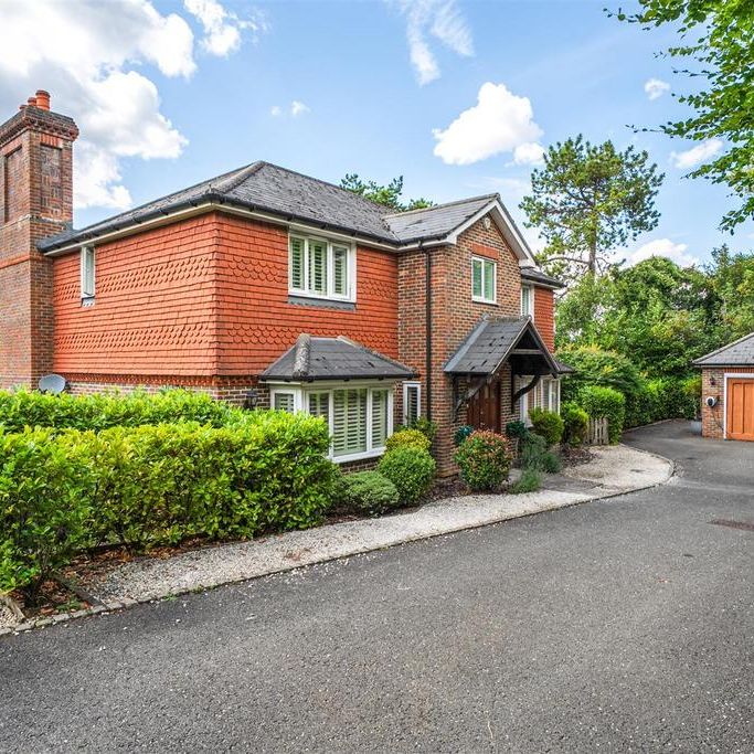 5 bedroom detached house to rent - Photo 1