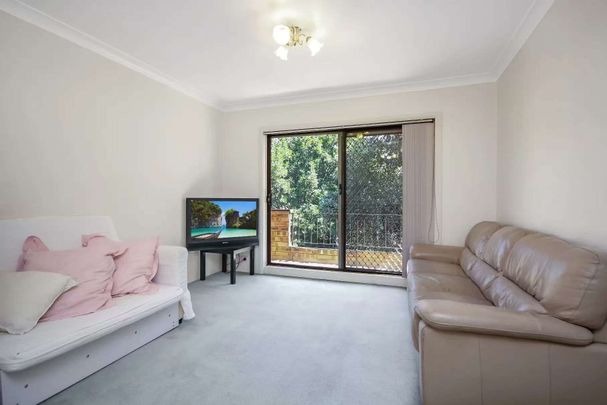 Kensington - Photo 1