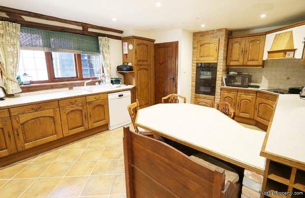 4 bedroom property to rent in Didcot - Photo 1