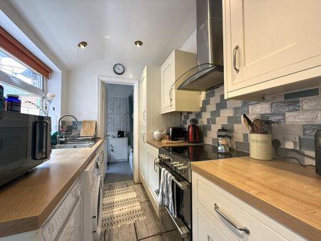2 bedroom terraced house to rent - Photo 4