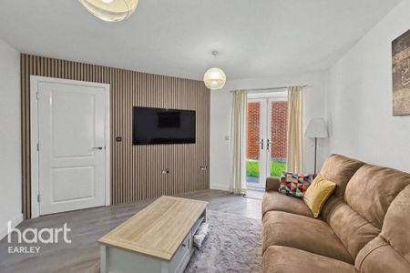 4 bedroom townhouse to rent - Photo 2