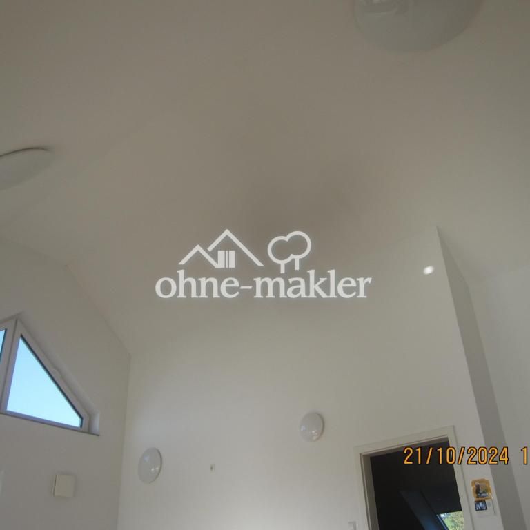 Schöne Dachgeschosswohnung mit einer großen Terasse und Bergsicht - Photo 1