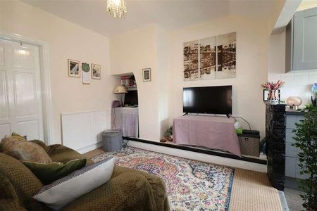 Buxton Road, Macclesfield, Cheshire, SK10 - Photo 2