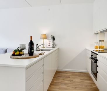 Lækker og stilfuld 4-værelses lejlighed med altan i smukke omgivels... - Photo 6