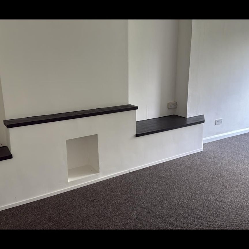 4 Bed Semi-Detached House, Went Road, LE4 - Photo 1