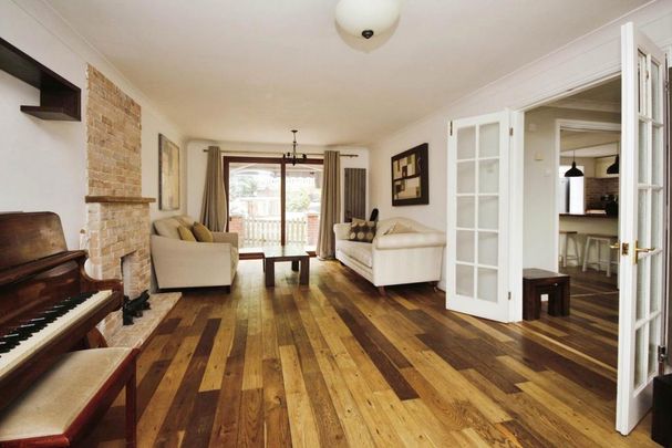 5 bedroom detached house to rent - Photo 1