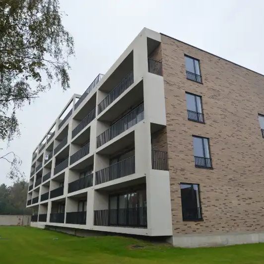 Modern 2-slaapkamerappartement met garage op rustige, groene ligging - Photo 1