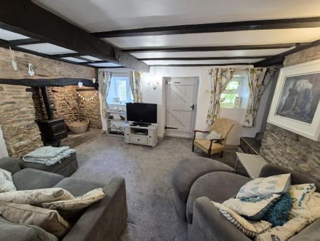 5 bedroom detached house to rent - Photo 2