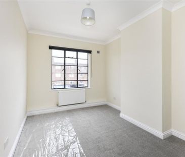 3 bedroom flat to rent - Photo 3