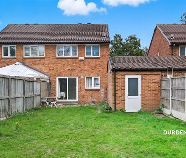 Andrew Close, Hainault - Photo 2