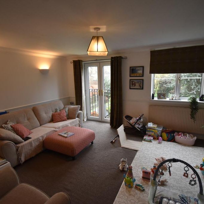 3 bedroom semi-detached house to rent - Photo 1