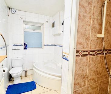 4 bedroom terraced house to rent - Photo 5