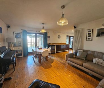 4 bedroom detached house to rent - Photo 2