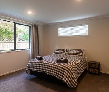 Modern Lynmore Home Near the Forest - Photo 5